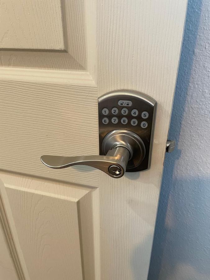 Private Room W/ Private Full Bathroom & Wifi & Ac & Shared Kitchen In Los Angeles Exterior photo