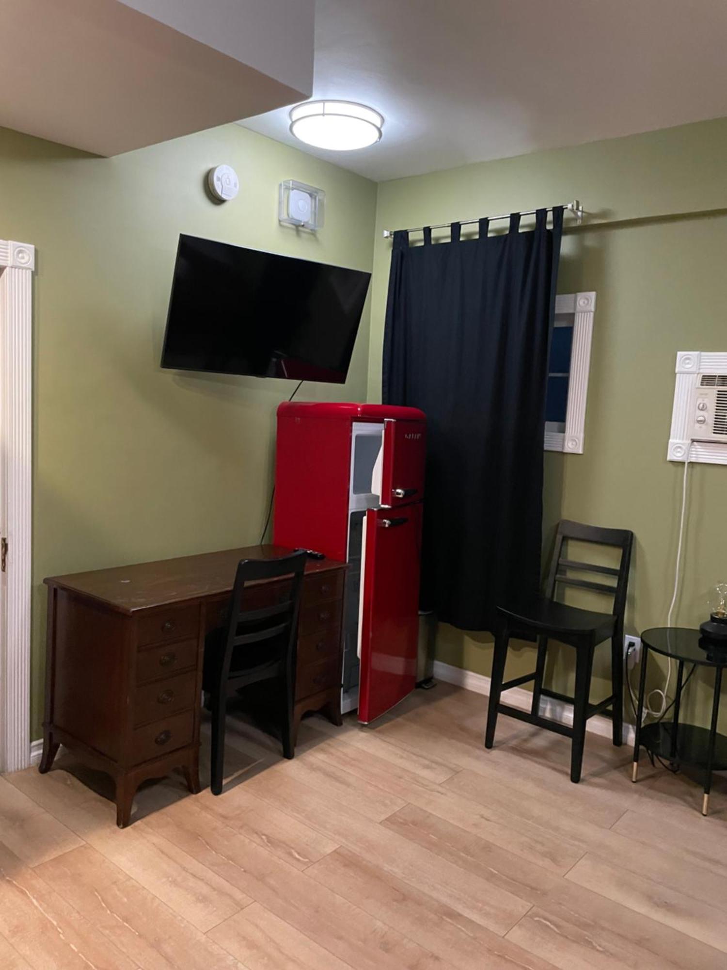 Private Room W/ Private Full Bathroom & Wifi & Ac & Shared Kitchen In Los Angeles Exterior photo