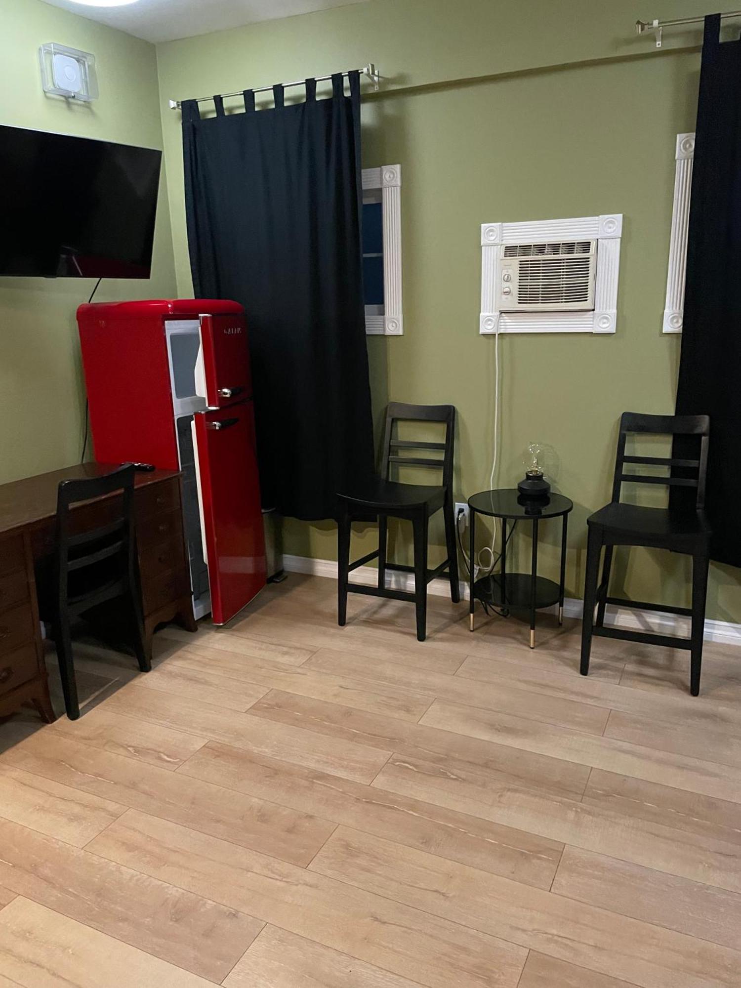 Private Room W/ Private Full Bathroom & Wifi & Ac & Shared Kitchen In Los Angeles Exterior photo
